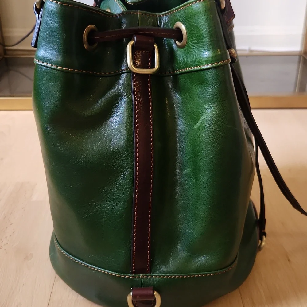 Time Resistance Green Leather Bucket Bag - Picture 9 of 15